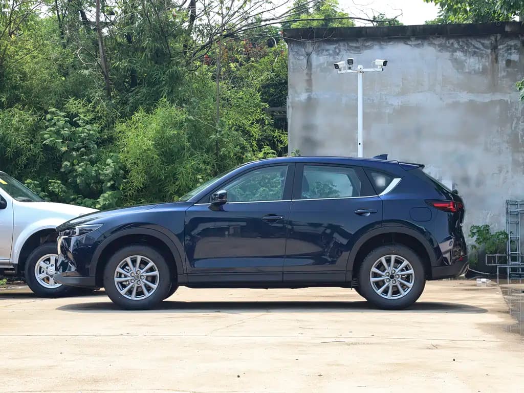 Сиденья CX-5: поддержка боковая есть, кожа перфорированная, нагрев в базе