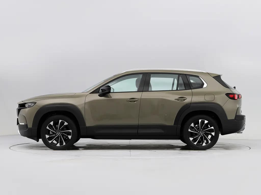 Руль CX-50: форм-фактор GT с пухлым ободом, лаконичные кнопки управления