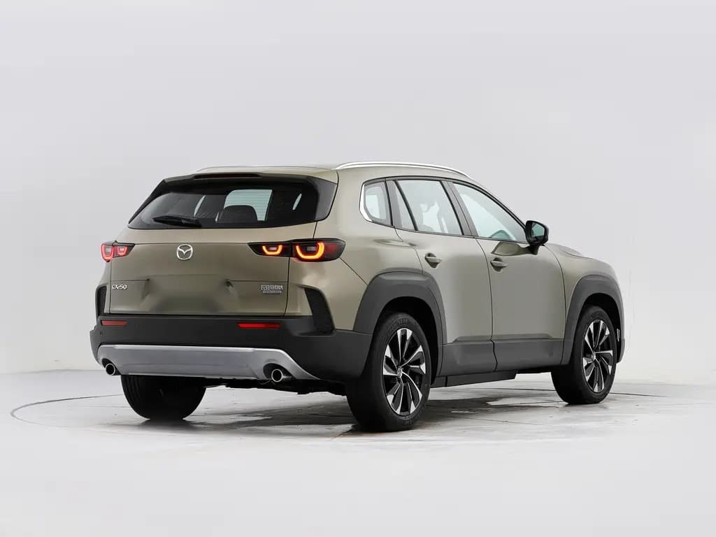 Руль CX-50: форм-фактор GT с пухлым ободом, лаконичные кнопки управления