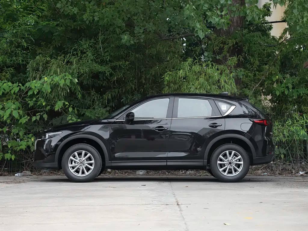 CX-5 нового поколения на дорогах России: агрессивный нос, мягкий характер
