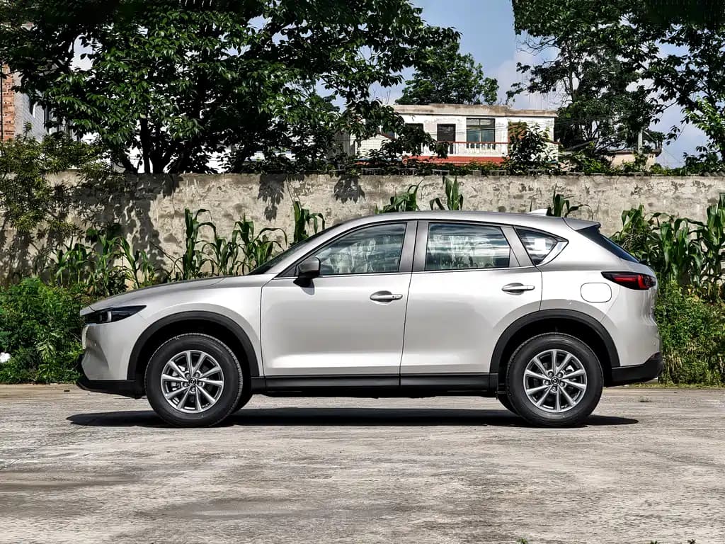 Сиденья CX-5: поддержка боковая есть, кожа перфорированная, нагрев в базе