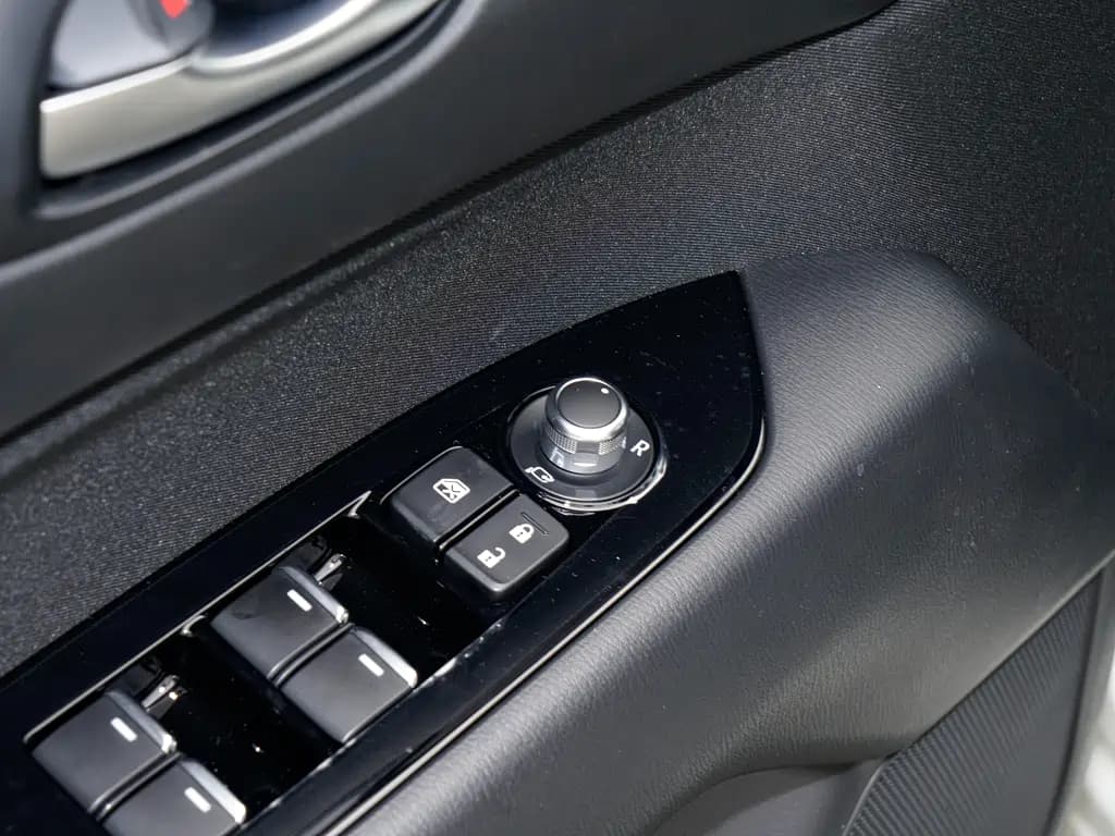 Центральная консоль CX-5 — лаконичный дизайн без лишних кнопок