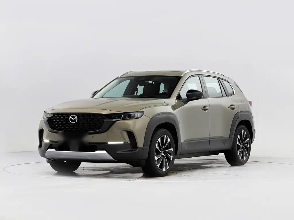 CX-50 в полный рост: широкие арки, поднятный кузов, злой взгляд передней оптики